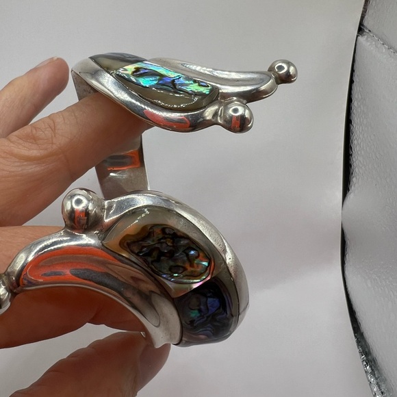 Very Unique Mexican designed silver mother of pearl blue/green hinged bracelet - Picture 6 of 8